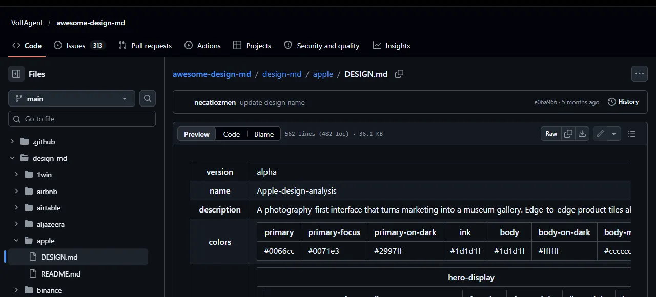GitHub 上 design-md/apple/DESIGN.md 的預覽畫面，表格列出 primary 色碼 #0066cc 等顏色